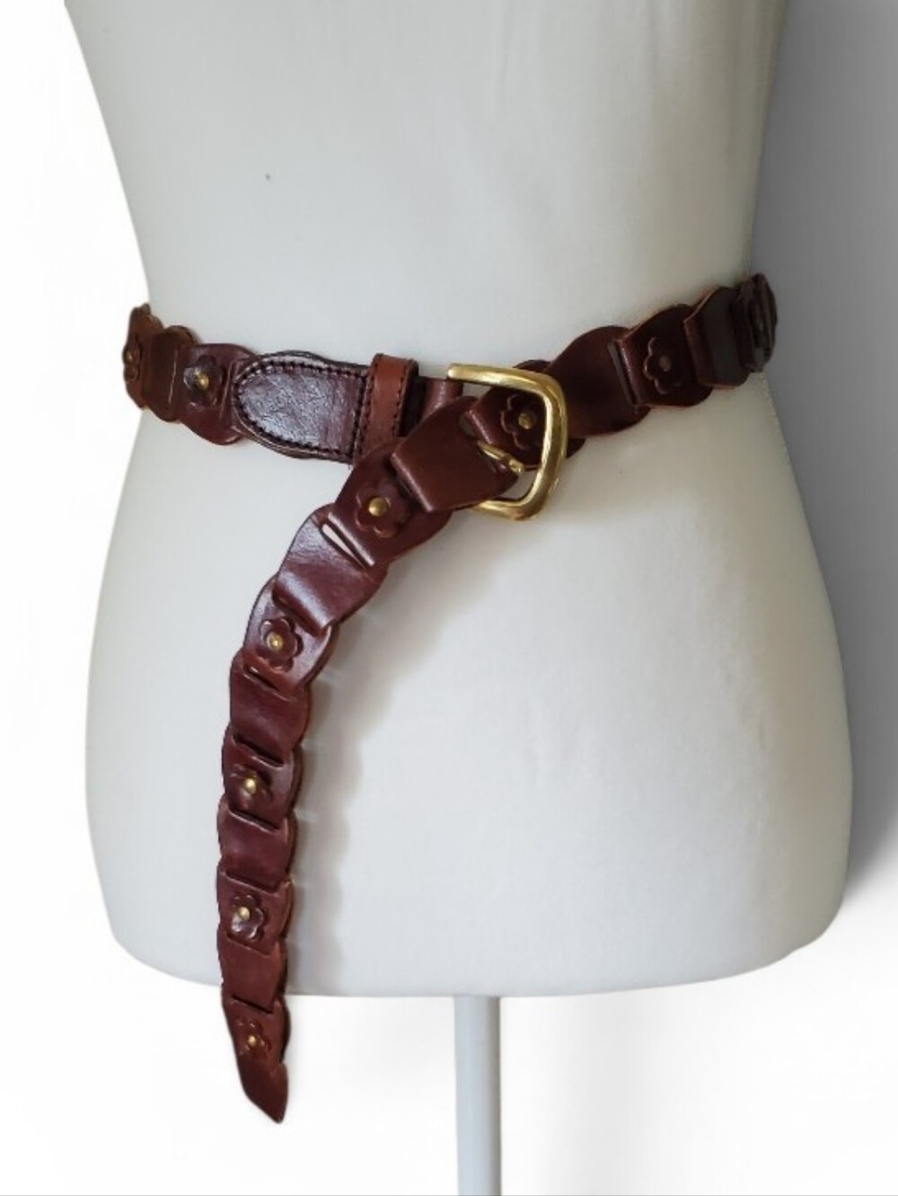Vintage Gold-Tone Brass Brown Flower Leather Belt. Medium.